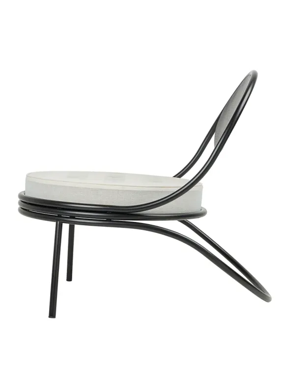 Copacabana Lounge Chair, black semi matt fra GUBI