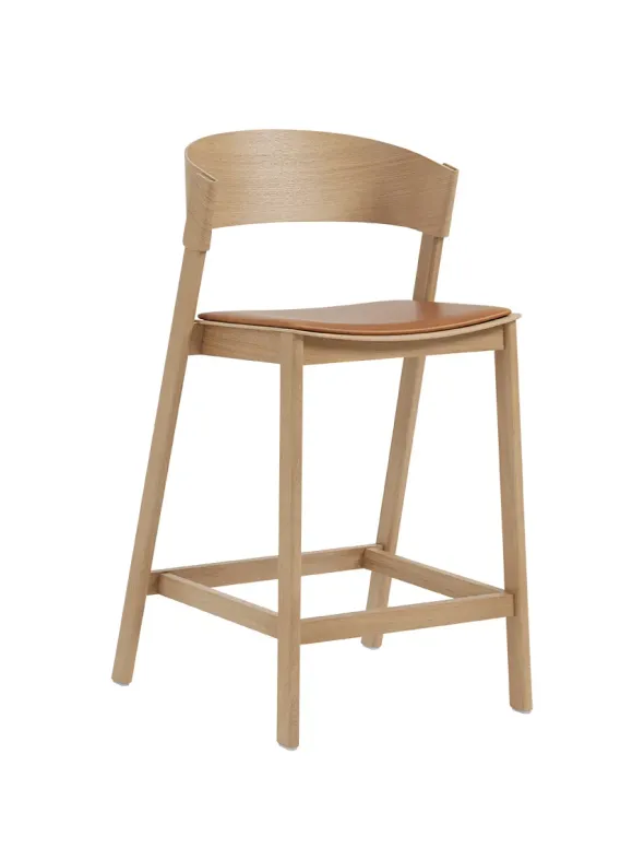 Cover Counter Stool, oak w. cognac leather fra Muuto