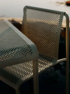 Dapple havebord, 80x80 fra Ferm Living