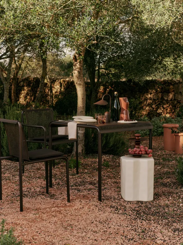 Dapple havebord, 80x80 fra Ferm Living