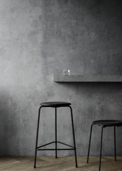 Dot barstol, sort af Arne Jacobsen