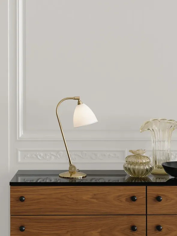 62 Dresser fra GUBI