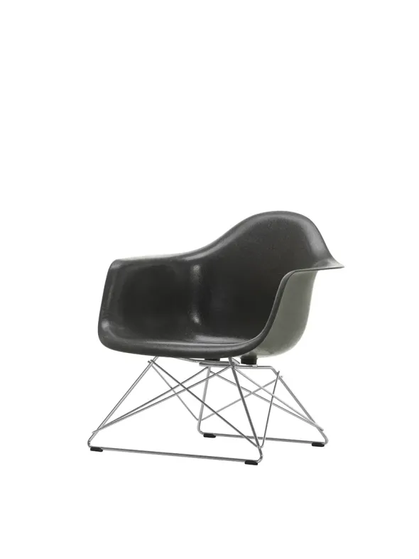 Eames Fiberglass Armchair LAR, forkromet fra Vitra