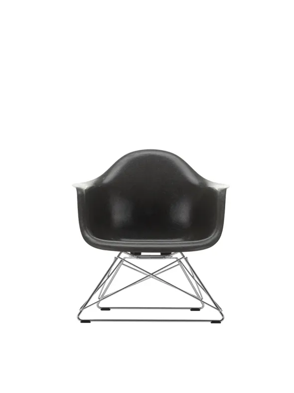 Eames Fiberglass Armchair LAR, forkromet fra Vitra