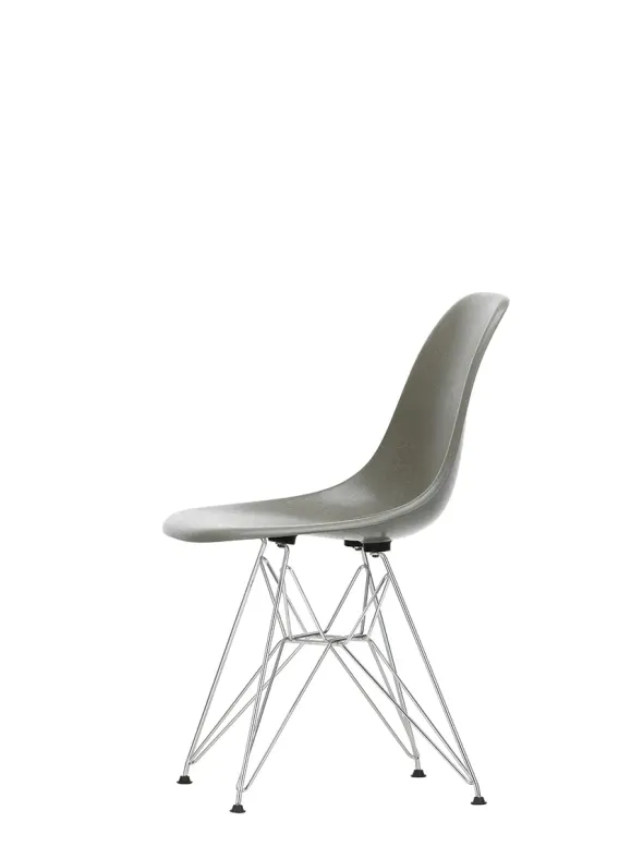 Eames Fiberglass Chair DSR, krom fra Vitra