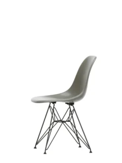 Eames Fiberglass Chair DSR, sortlakeret fra Vitra