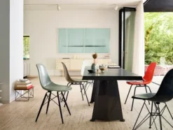 Eames Fiberglass Chair DSX, sortlakeret fra Vitra