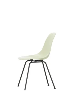 Eames Fiberglass Chair DSX, sortlakeret fra Vitra