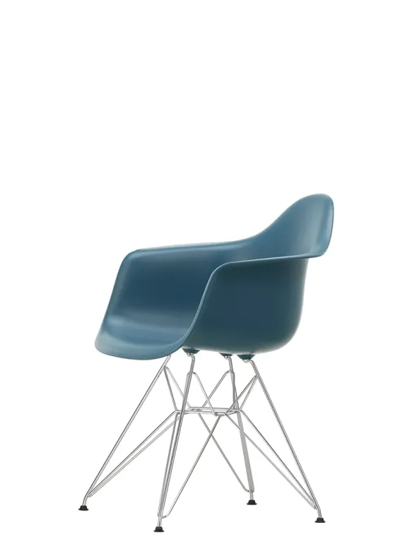 Eames Plastic Armchair DAR, forkromet fra Vitra