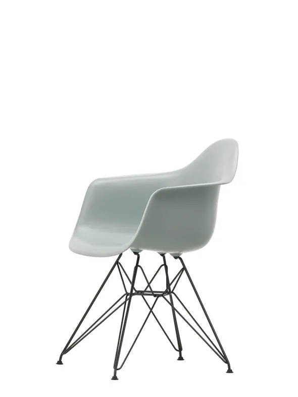 Eames Plastic Armchair DAR, sort pulverlakering fra Vitra