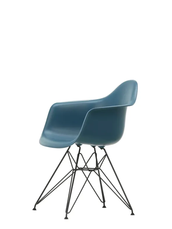 Eames Plastic Armchair DAR, sort pulverlakering fra Vitra