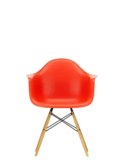Eames Plastic Armchair DAW, ahorntræ fra Vitra