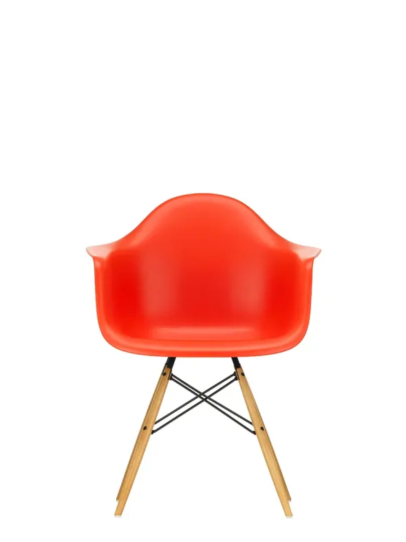 Eames Plastic Armchair DAW, ahorntræ fra Vitra