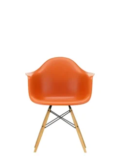 Eames Plastic Armchair DAW, ahorntræ fra Vitra