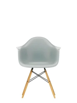 Eames Plastic Armchair DAW, ahorntræ fra Vitra