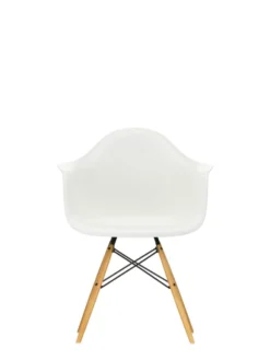 Eames Plastic Armchair DAW, ahorntræ fra Vitra