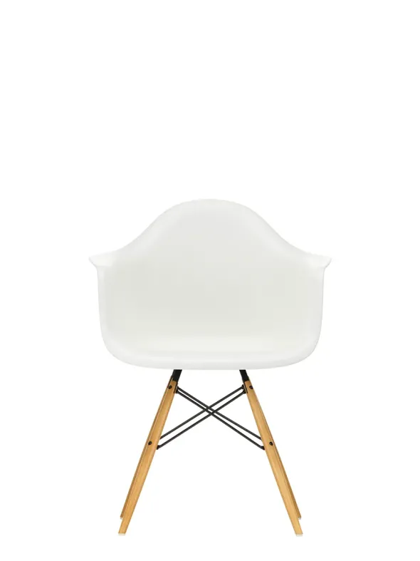 Eames Plastic Armchair DAW, ahorntræ fra Vitra
