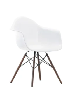 Eames Plastic Armchair DAW, mørkbejdset ahorntræ fra Vitra
