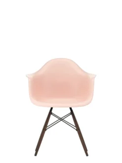 Eames Plastic Armchair DAW, mørkbejdset ahorntræ fra Vitra