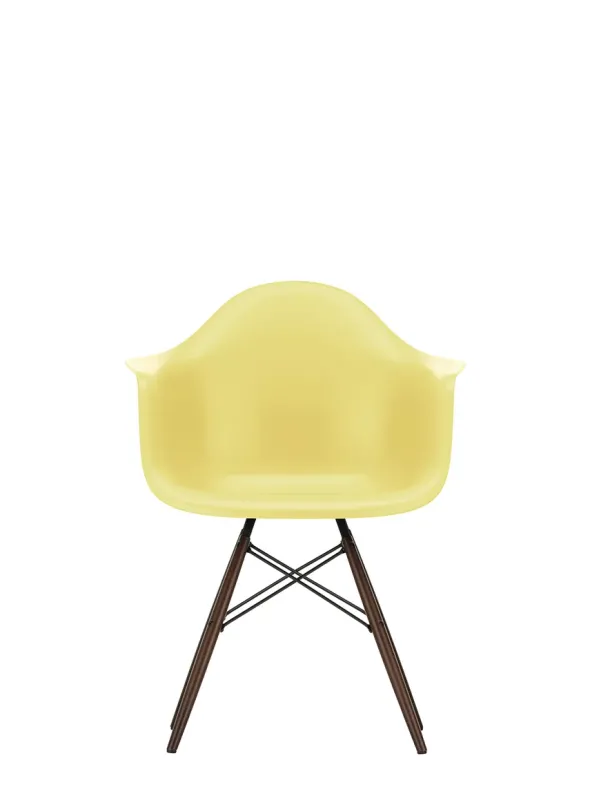 Eames Plastic Armchair DAW, mørkbejdset ahorntræ fra Vitra