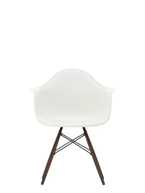 Eames Plastic Armchair DAW, mørkbejdset ahorntræ fra Vitra