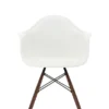 Eames Plastic Armchair DAW, mørk ahorn/white fra Vitra