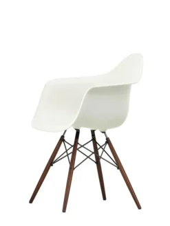 Eames Plastic Armchair DAW, mørk ahorn/white fra Vitra