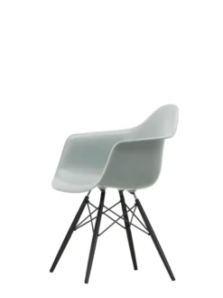 Eames Plastic Armchair DAW, sortlakeret ahorntræ fra Vitra