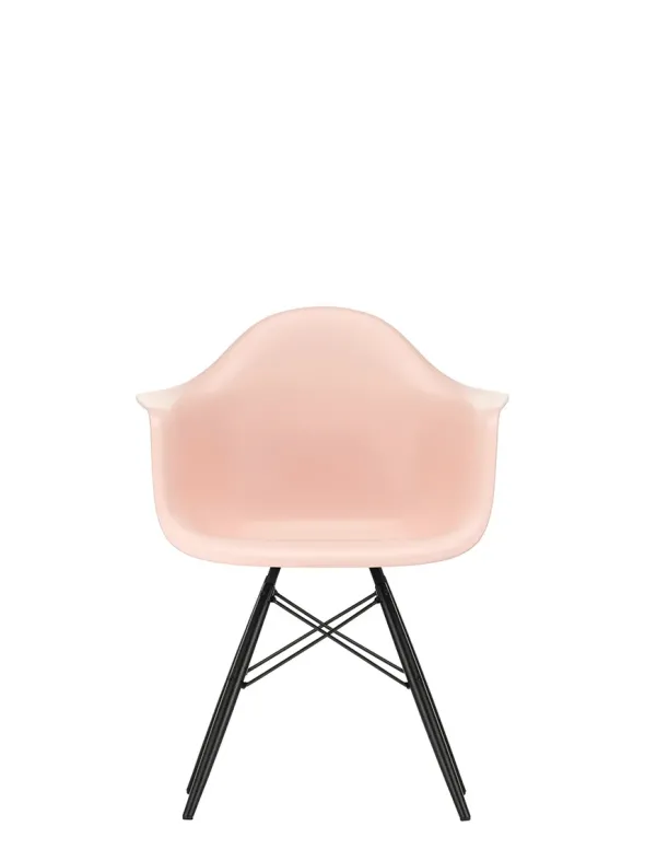 Eames Plastic Armchair DAW, sortlakeret ahorntræ fra Vitra