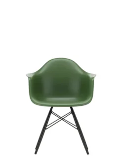 Eames Plastic Armchair DAW, sortlakeret ahorntræ fra Vitra