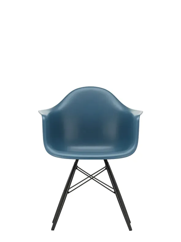Eames Plastic Armchair DAW, sortlakeret ahorntræ fra Vitra