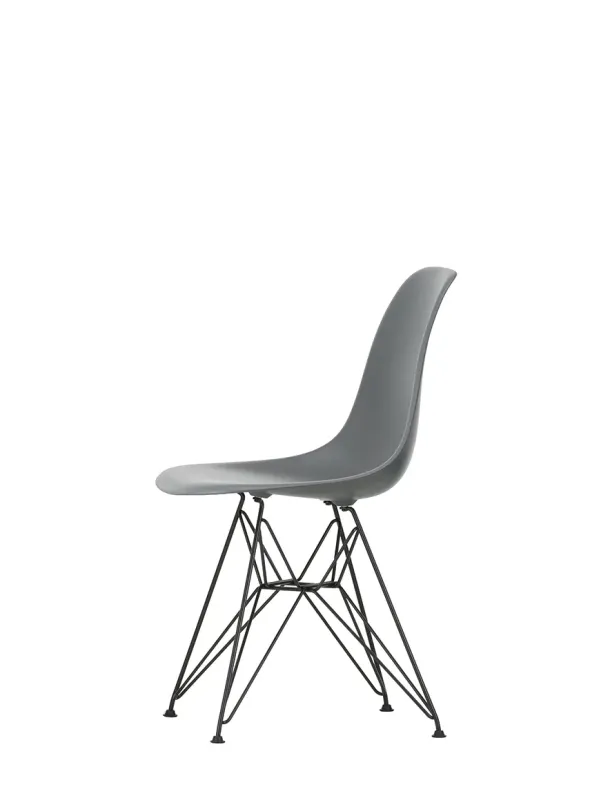 Eames Plastic Side Chair DSR, sort pulverlakeret fra Vitra