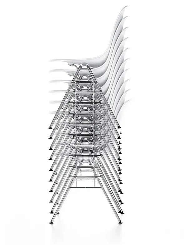 Eames Plastic Side Chair DSS-N, stabelbar fra Vitra