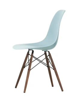 Eames Plastic Side Chair DSW, mørkbejdset ahorntræ fra Vitra