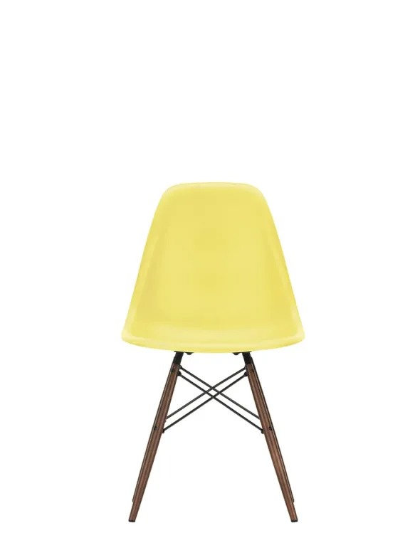 Eames Plastic Side Chair DSW, mørkbejdset ahorntræ fra Vitra