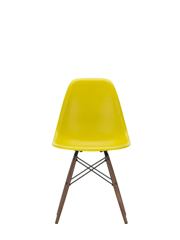 Eames Plastic Side Chair DSW, mørkbejdset ahorntræ fra Vitra