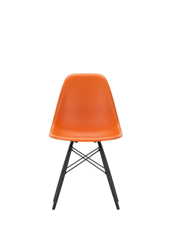 Eames Plastic Side Chair DSW, sortlakeret ahorntræ fra Vitra