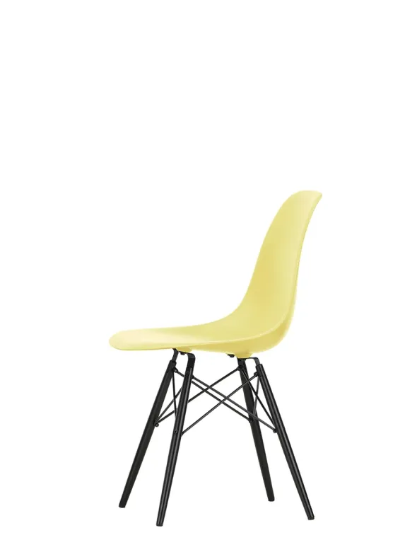 Eames Plastic Side Chair DSW, sortlakeret ahorntræ fra Vitra