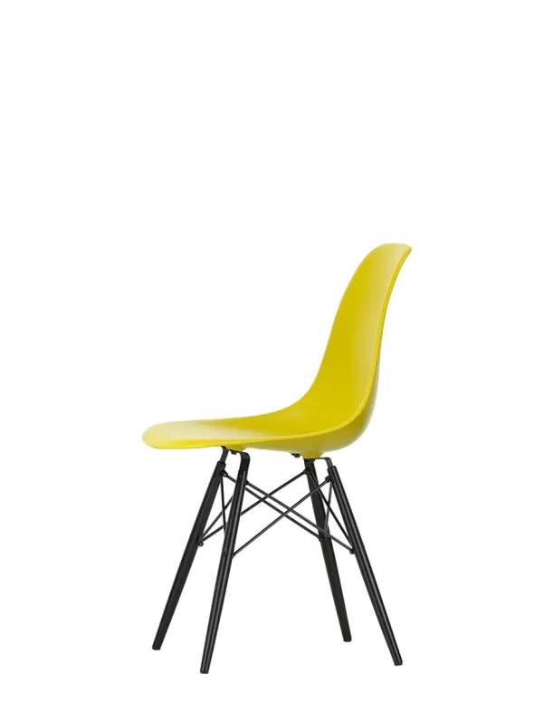 Eames Plastic Side Chair DSW, sortlakeret ahorntræ fra Vitra
