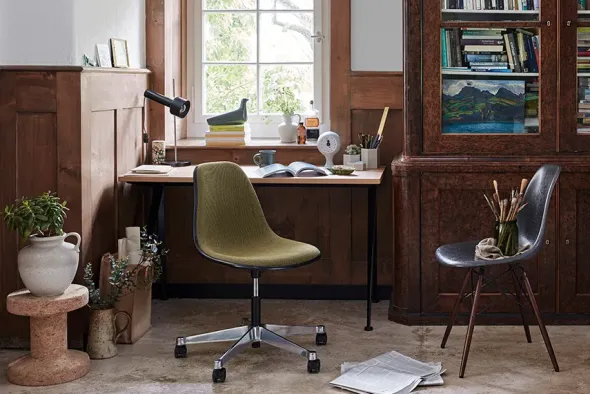 Eames Plastic Side Chair PSCC fra Vitra