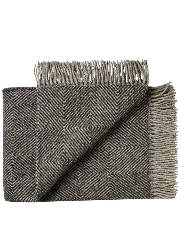 Fanø Plaid, slate black fra Silkeborg Uldspinderi