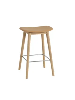 Fiber Bar Stool Wood fra Muuto