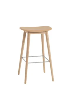 Fiber Bar Stool Wood fra Muuto