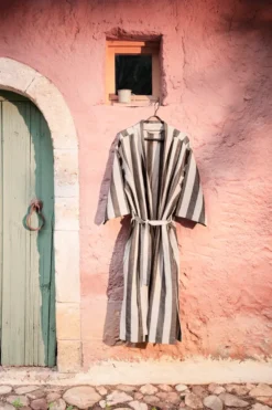 Field Robe, sand/black fra Ferm Living