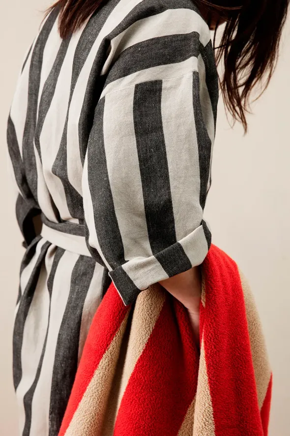 Field Robe, sand/black fra Ferm Living
