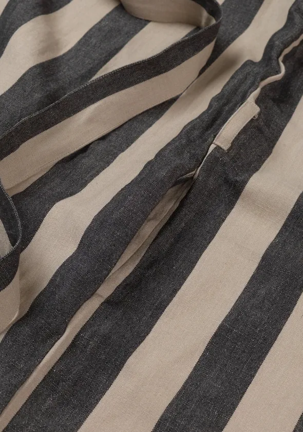 Field Robe, sand/black fra Ferm Living
