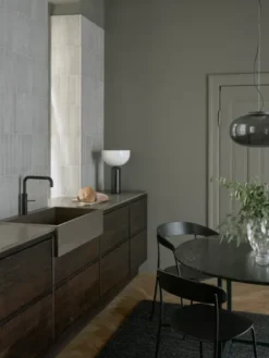Florence spisebord Ø120, black marquina fra New Works