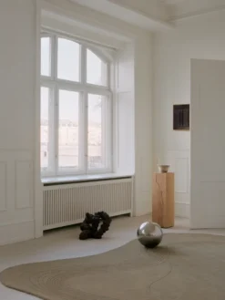 Fluid Arc gulvtæppe, Olive fra Linie Design
