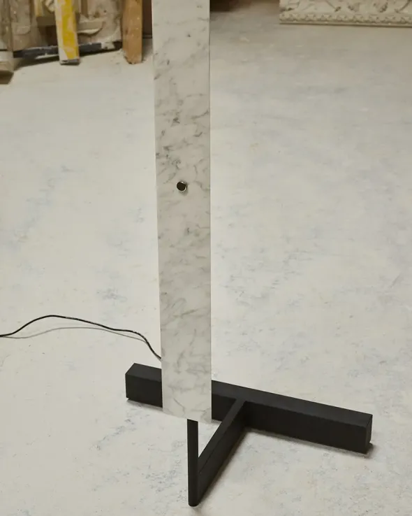 F Model gulvlampe fra Anour