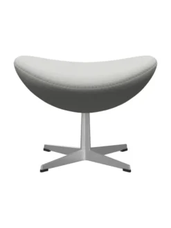 3127 Fodskammel til Ægget af Arne Jacobsen stofgr. 2